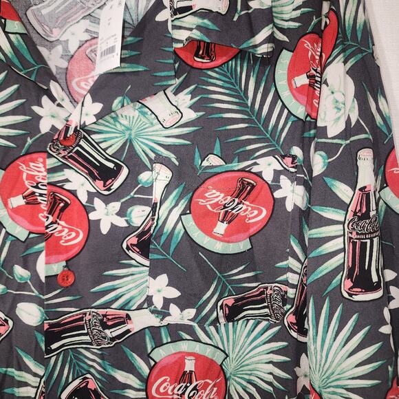 Coca cola collared button down short sleeve shirt size XL - Picture 2 of 6